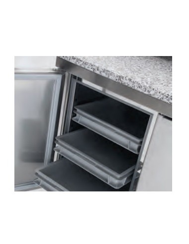 Porte avec 3 bacs à pâtons